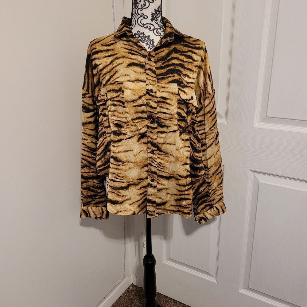 Signature 8 zebra print top - Picture 4 of 10